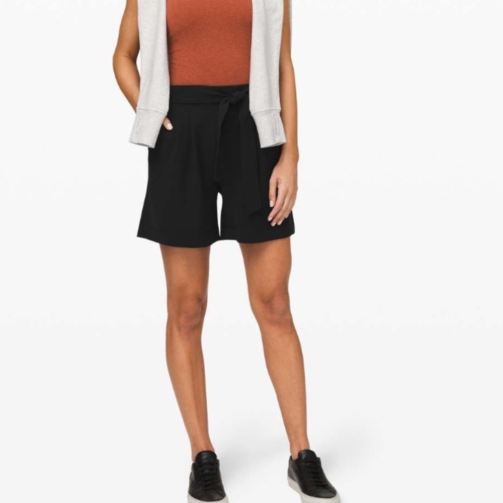 Lululemon Noir Shorts with front sash tie Black 8